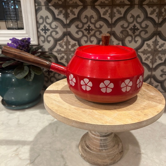 VINTAGE MID-CENTURY FONDUE POT- Enamel coated with flower design in Red - Picture 3 of 9